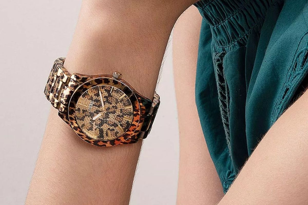 Obálka Guess s potiskem zvířat 40 mm