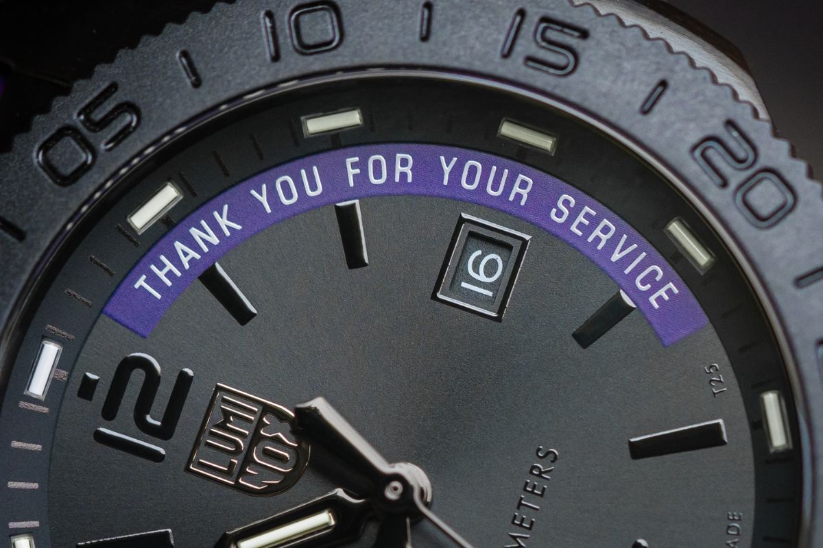 Limitovaná edice Luminox Pacific Diver Thank You For Your Service SET napis na tarczy