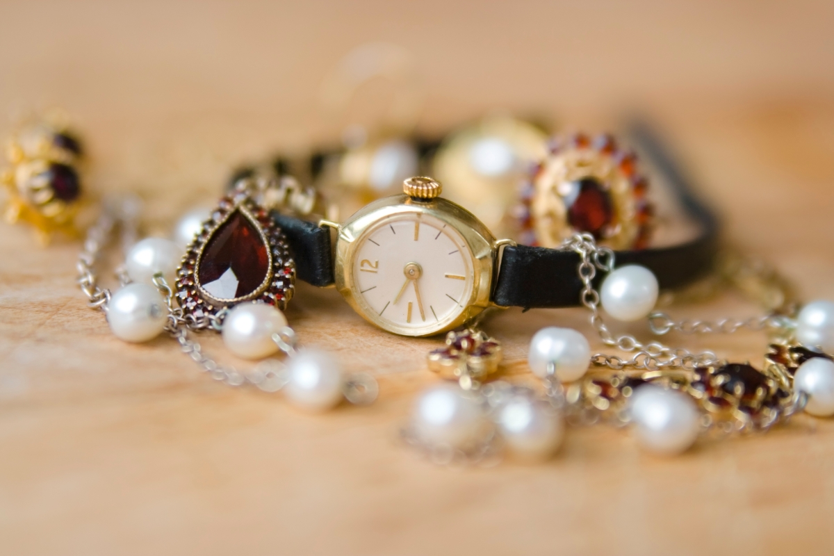Kolekce hodinek a šperků